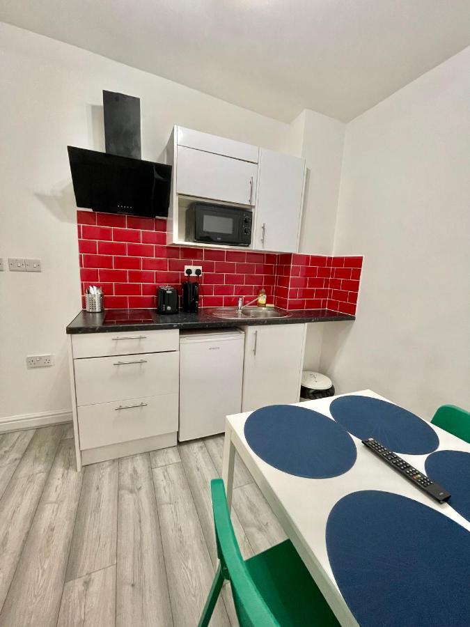 Comfortable - Cosy - Budget Studios In City Center Лондон Экстерьер фото