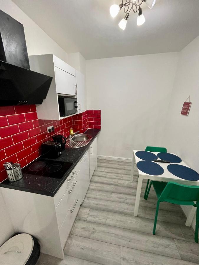 Comfortable - Cosy - Budget Studios In City Center Лондон Экстерьер фото